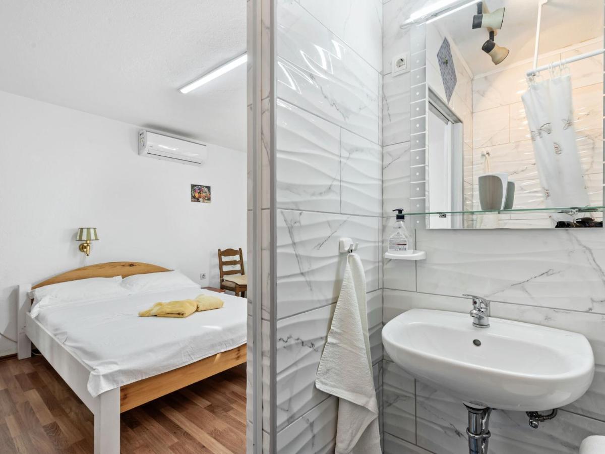 Cosy Holiday Home In Zadar With Garden Eksteriør bilde